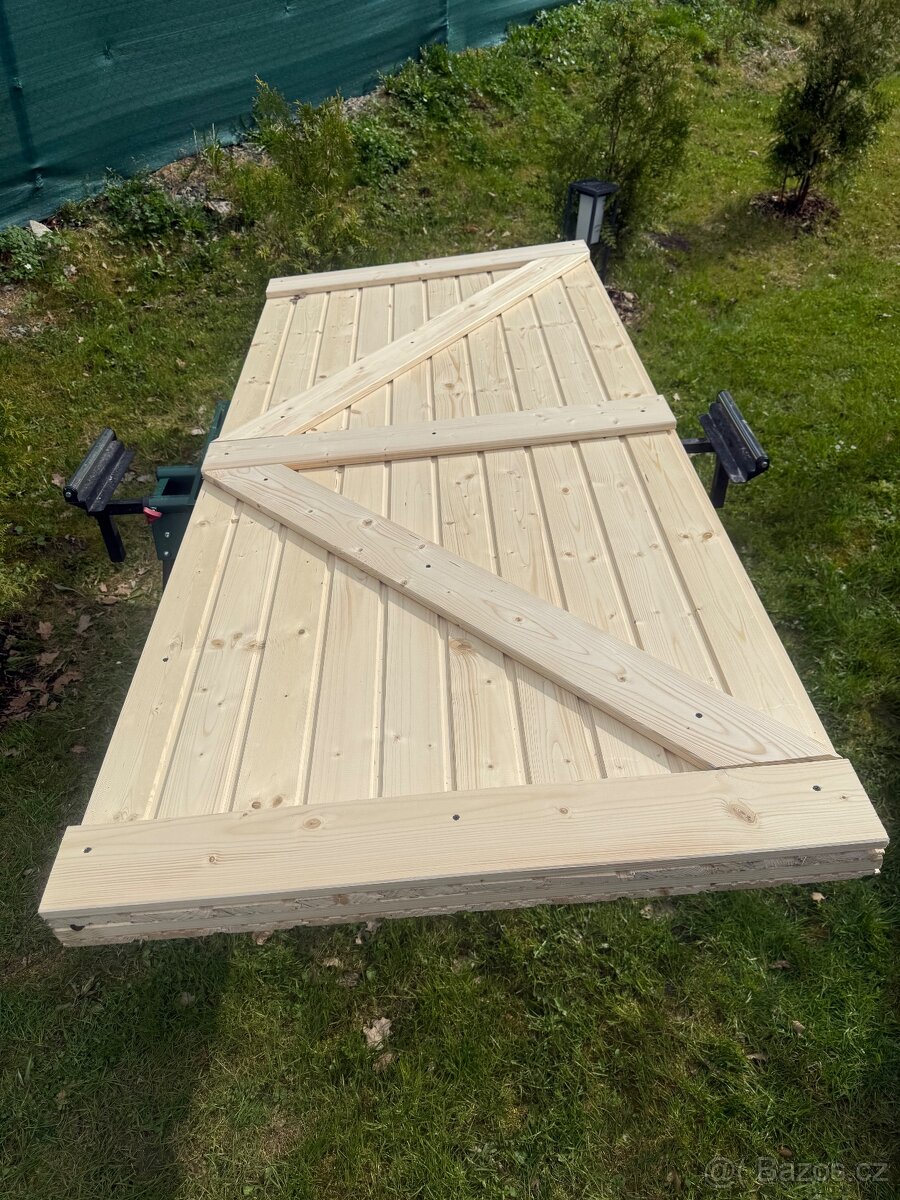 Kvalitni palubkove dvere s mineralni vatou 90x200 s kovanim