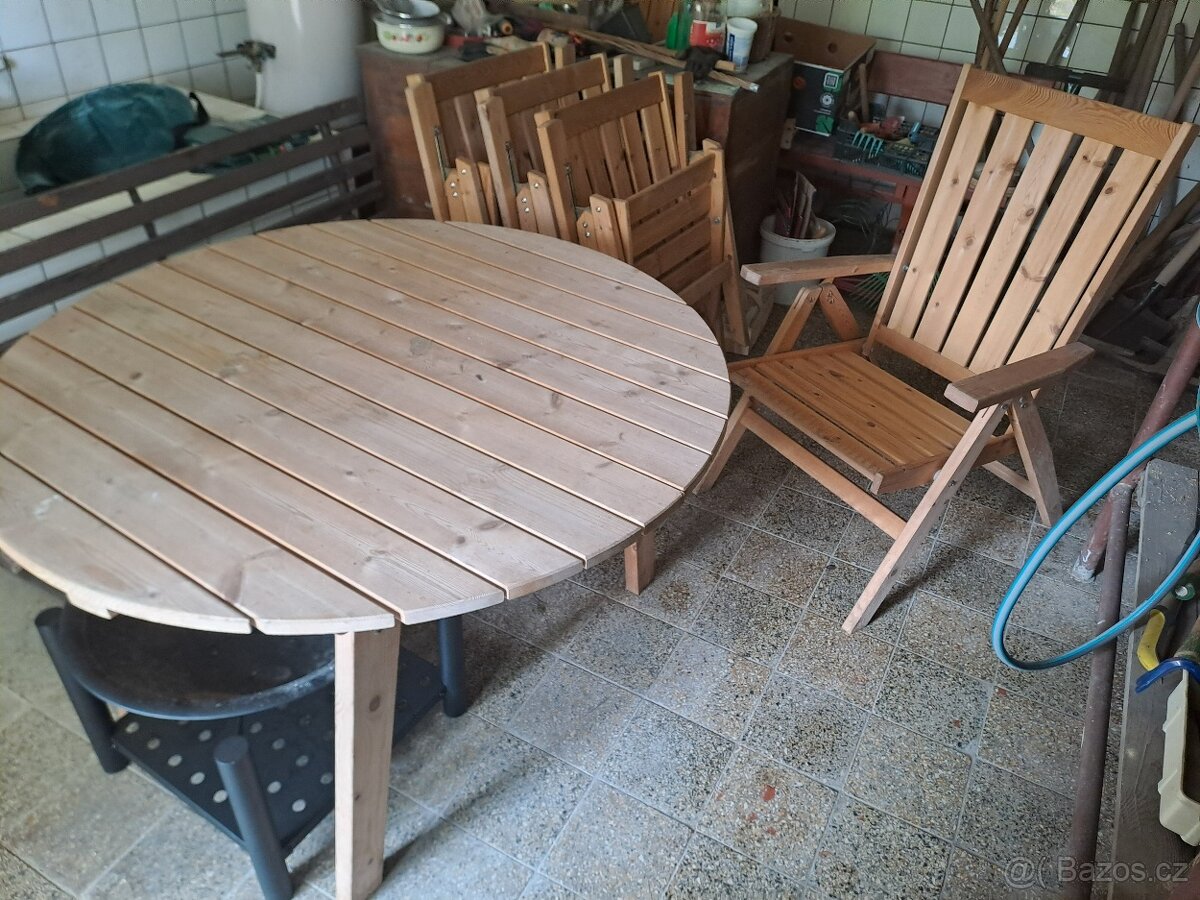 Prodám masivní zahradni set - stůl a 4 křesla