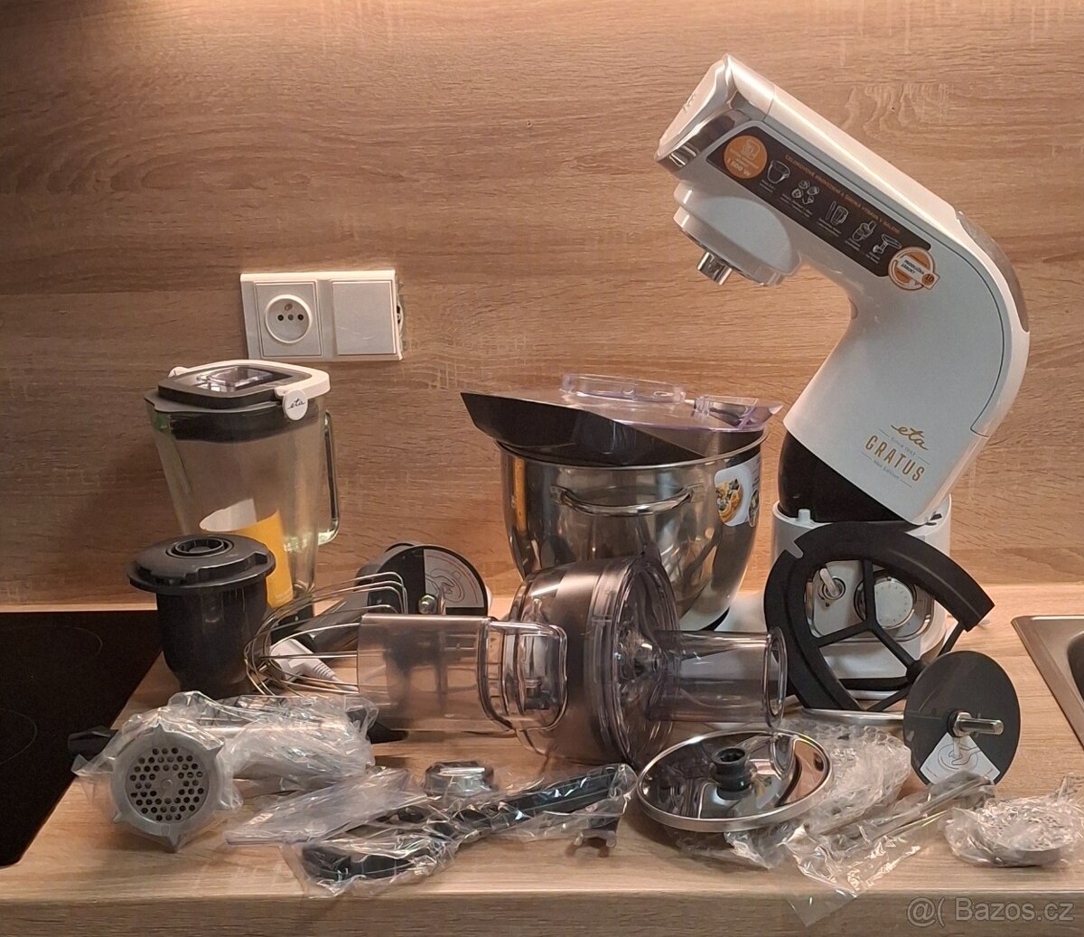 Multifunkční robot