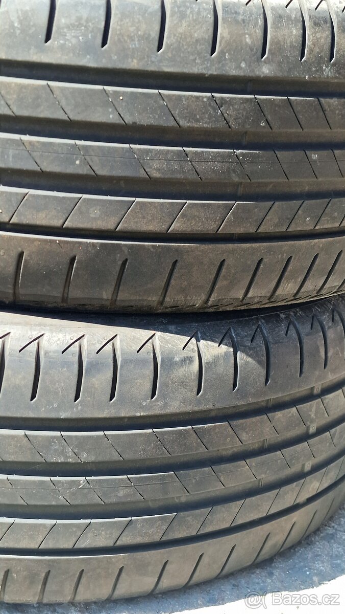 PRODÁM 2 LETNÍ PNEU BRIDGESTONE 225/45/18, CENA JE ZA 2 KUSY