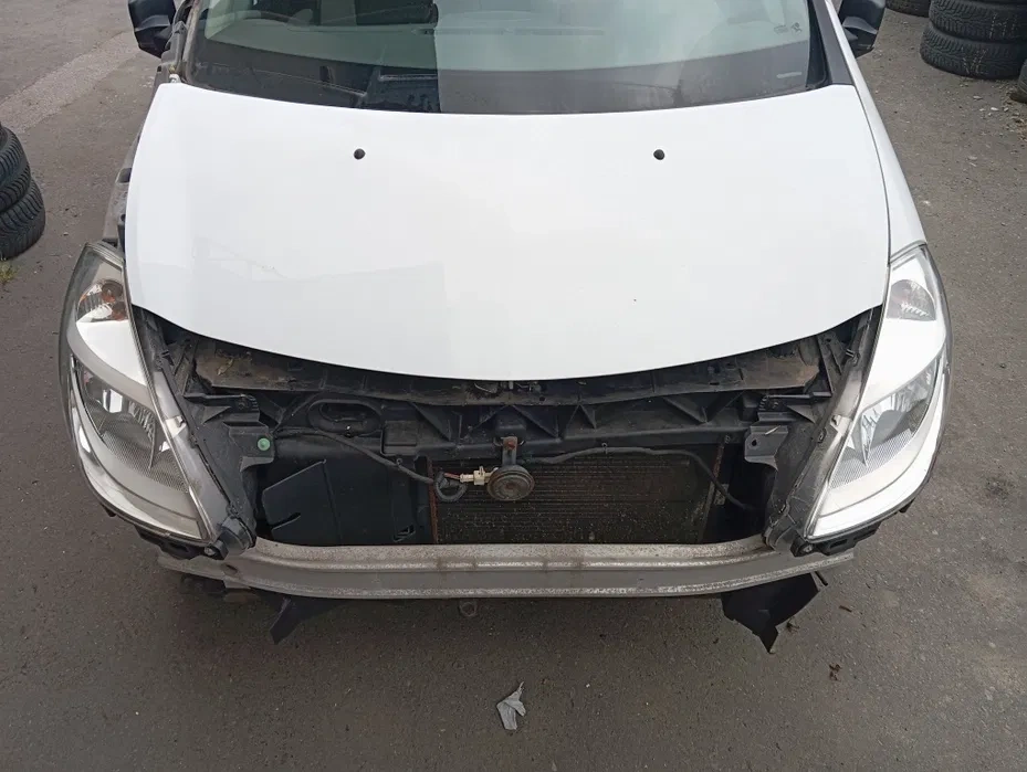 Renault clio 3 05-09 Kapota bila