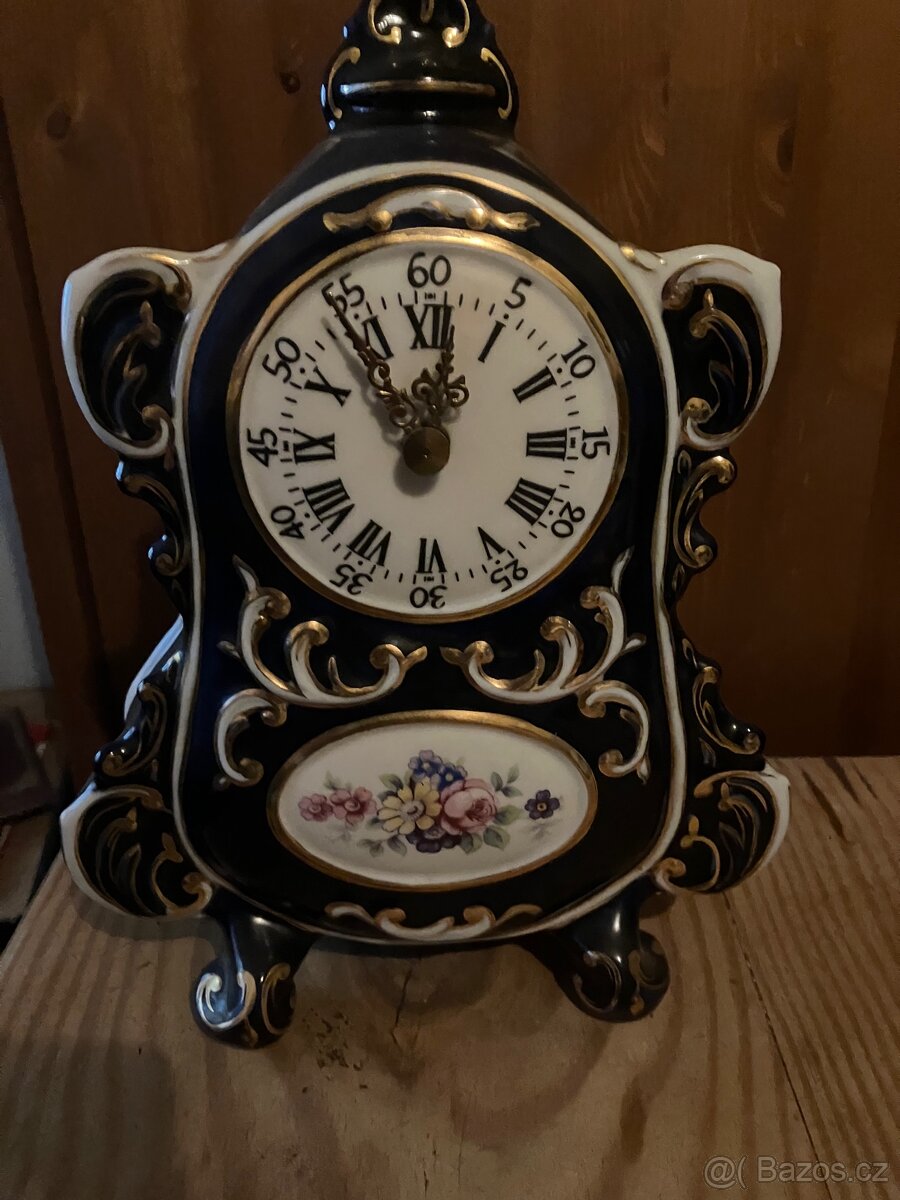 Porcelánové hodiny