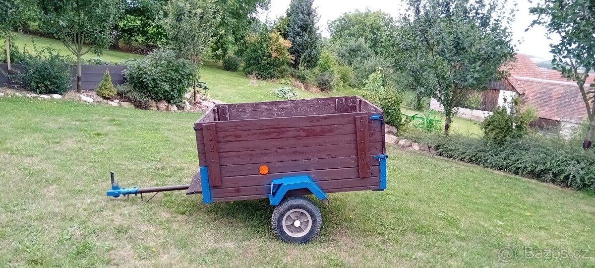 Přívěsný vozík