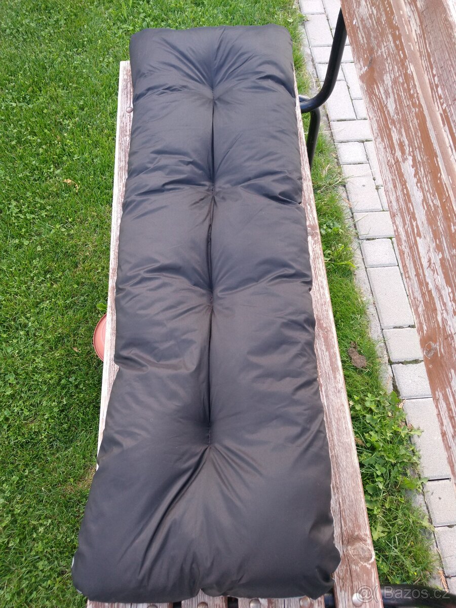 Podsedák na paletový nábytek