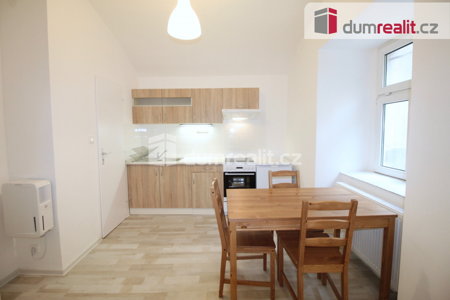 Pronájem bytu 1+1 30 m2 P5 Smíchov zařízený po rekonstrukci