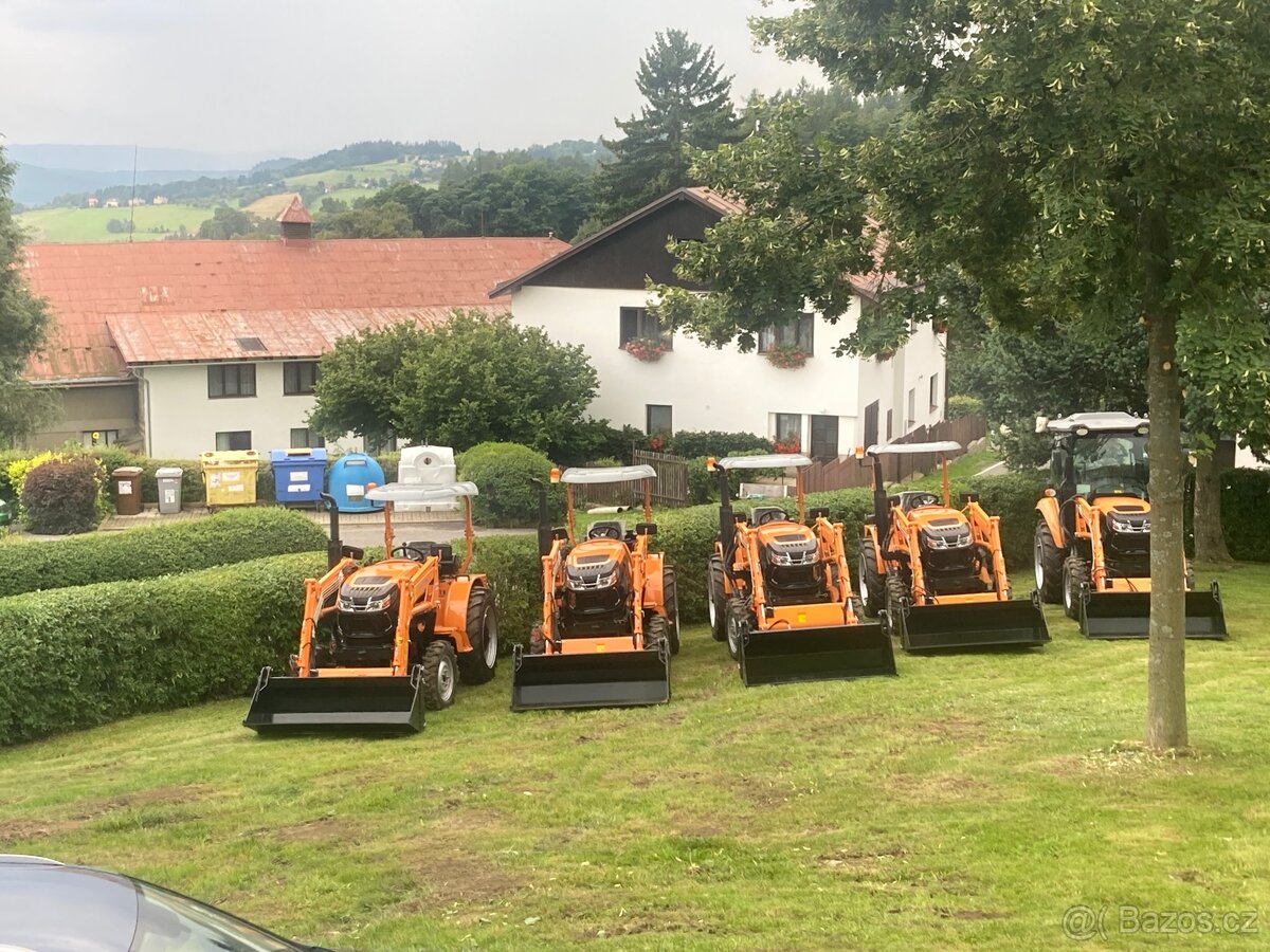 Traktor TIGER 504 bez kabiny včetně předního nakladače