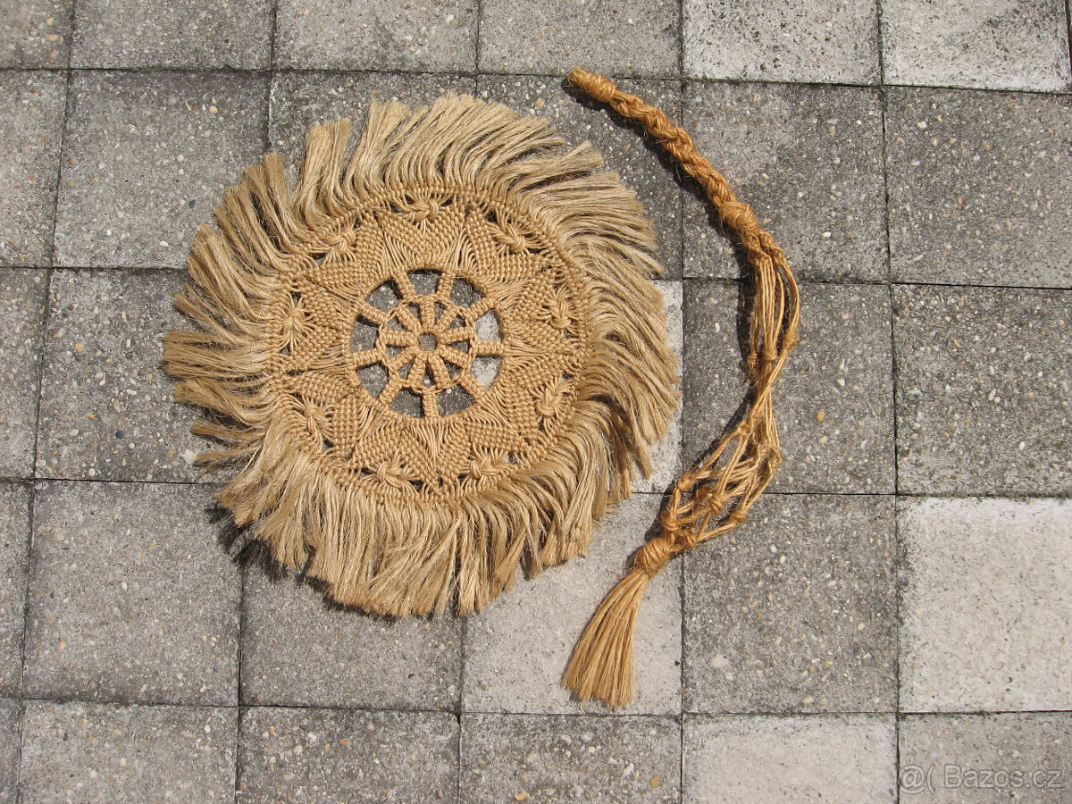Ručně pletené konopné ozdoby, 2 kusy