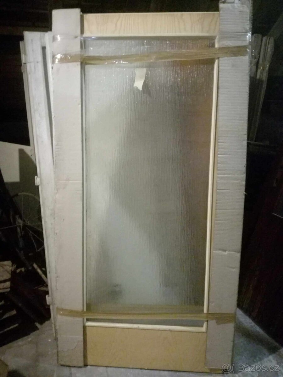 dveře 90 P prosklené