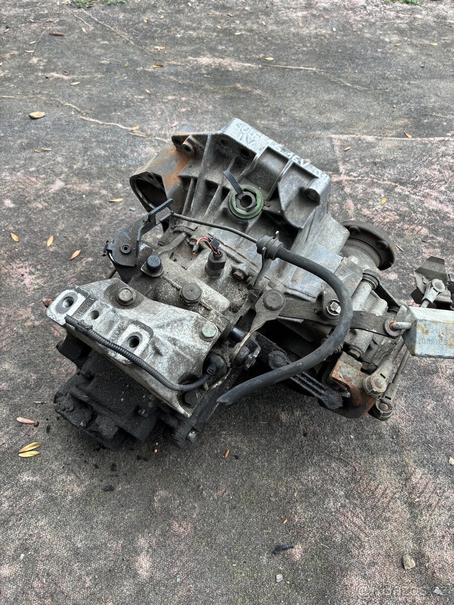 VW Golf IV-Převodovka DUU  1.6i
