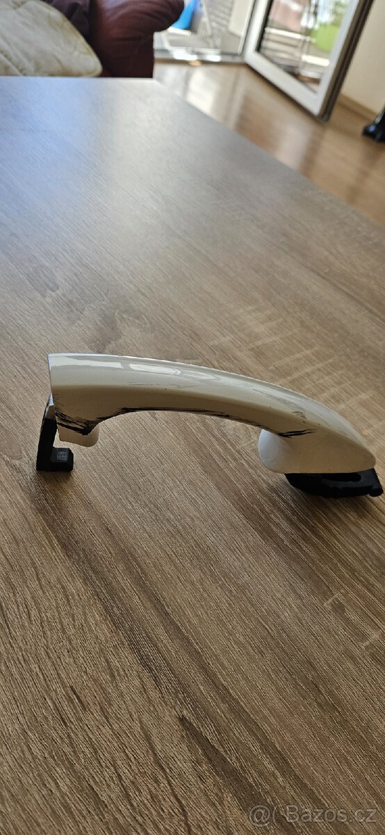 Klika pravých dveří 5G0837206N