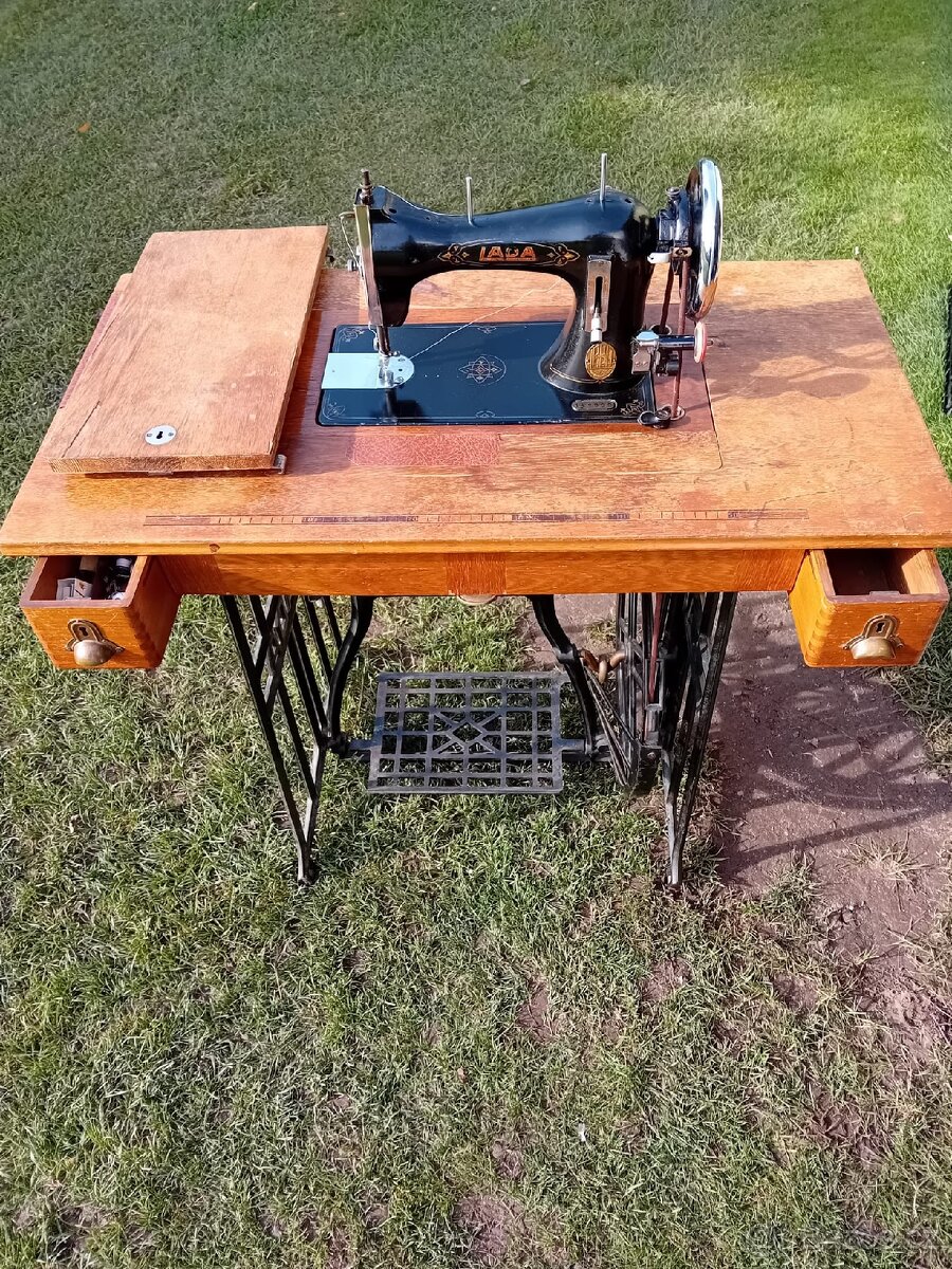 Prodám šicí stroj zn. Lada