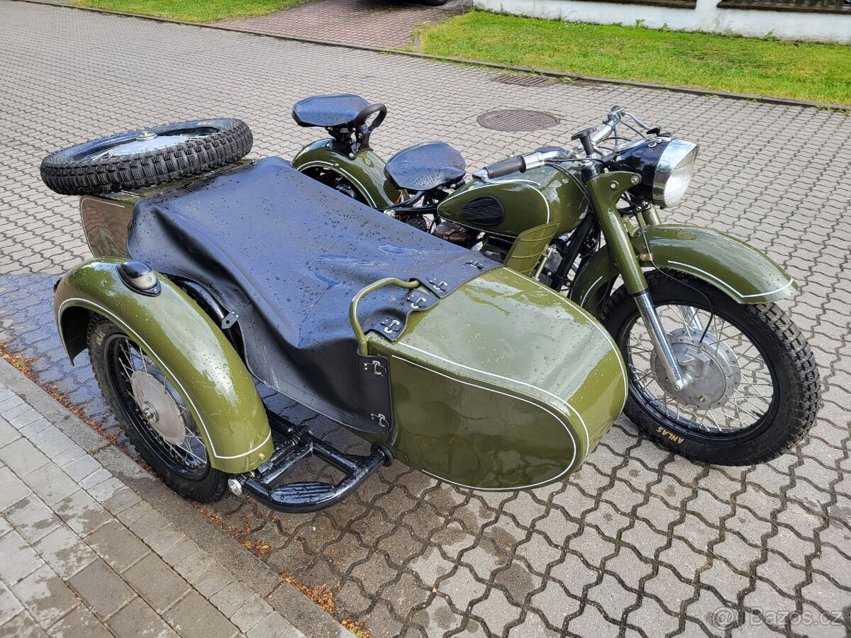 Dněpr,Ural K 750 se sajdou po pěkné renovaci