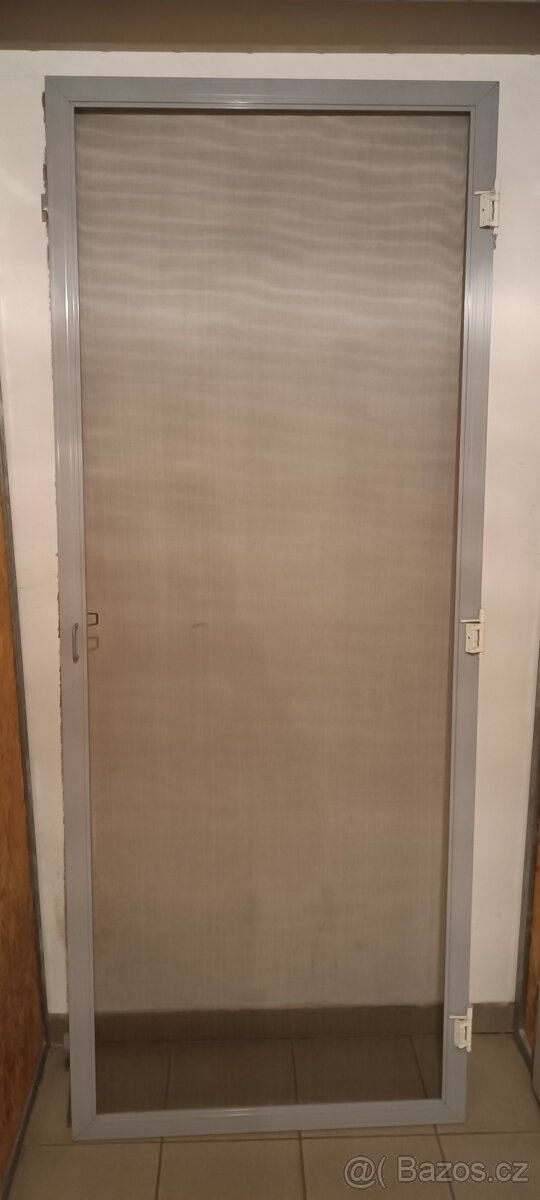 Dveřní síť proti hmyzu