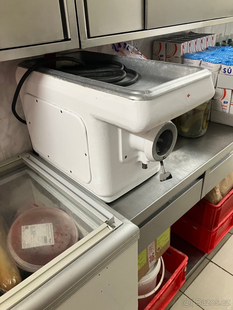 Mlýnek na maso Vlček RM 100