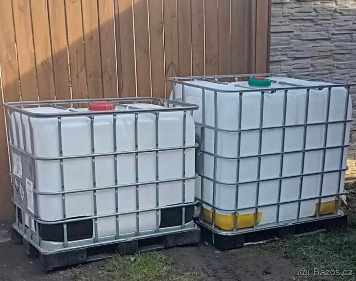 IBC kontejnery na vodu, nádrže 600 l, více kusů
