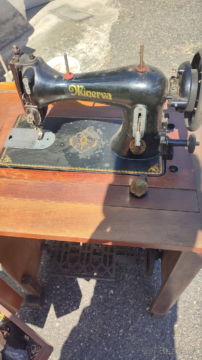 Šicí stroj Minerva