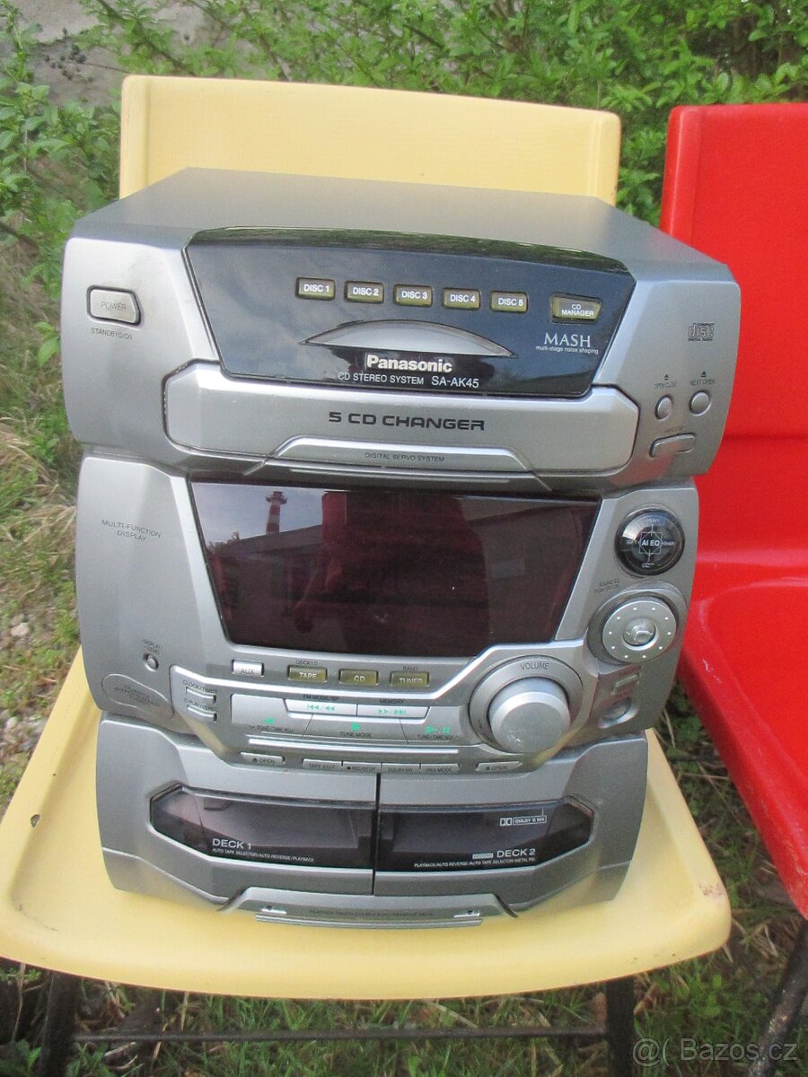 Nabízím věž Panasonic AK 25. Radio hraje. Přehrávání CD nejd