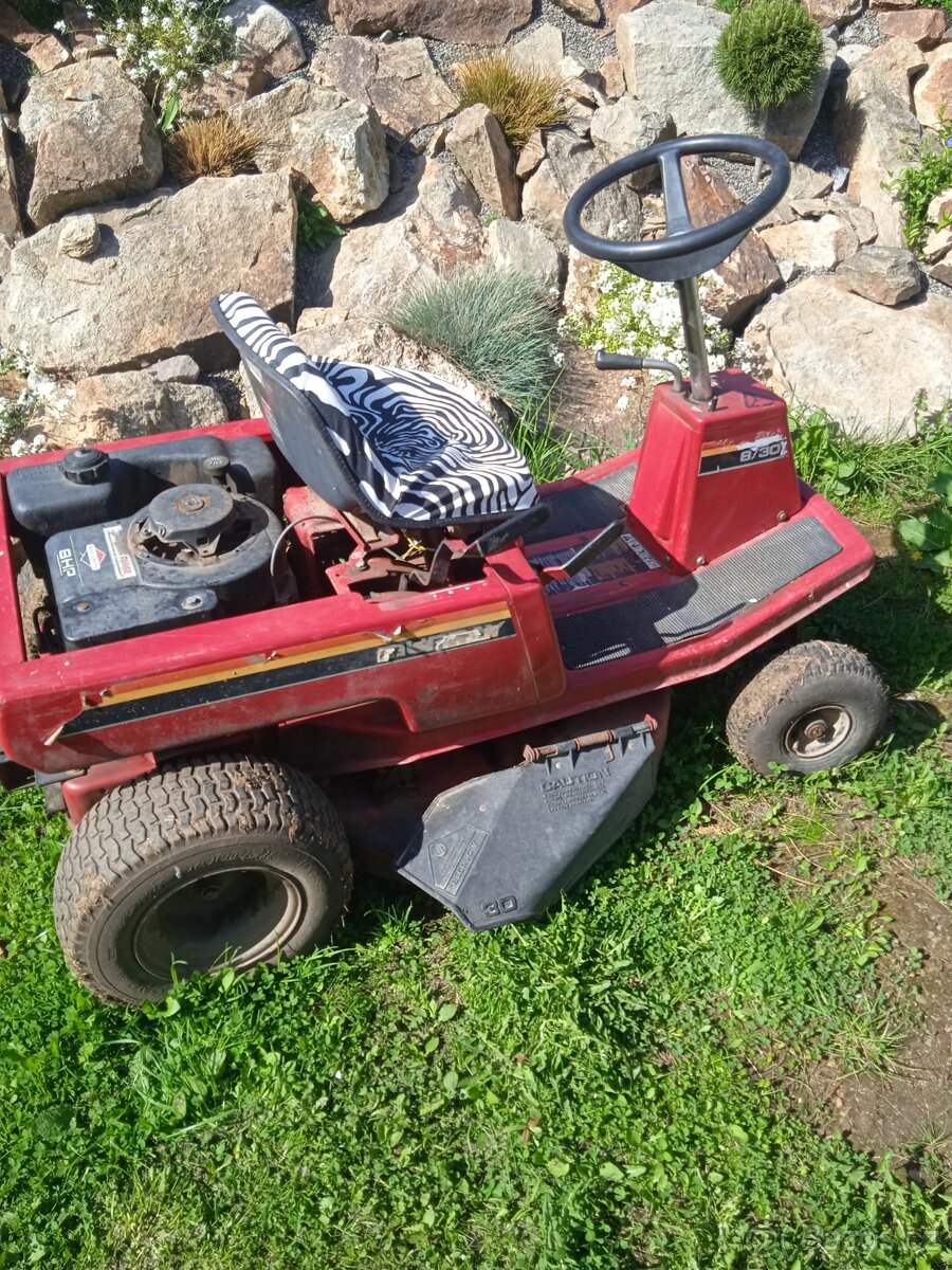 Zahradní traktor - mulčovač - rider