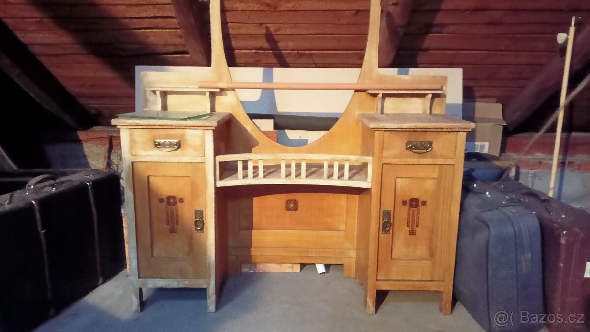 Toaletka, kosmetický stolek,masiv, renovace