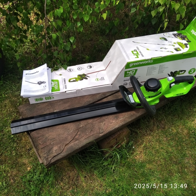 Aku nůžky na živý plot Greenworks - NOVÉ