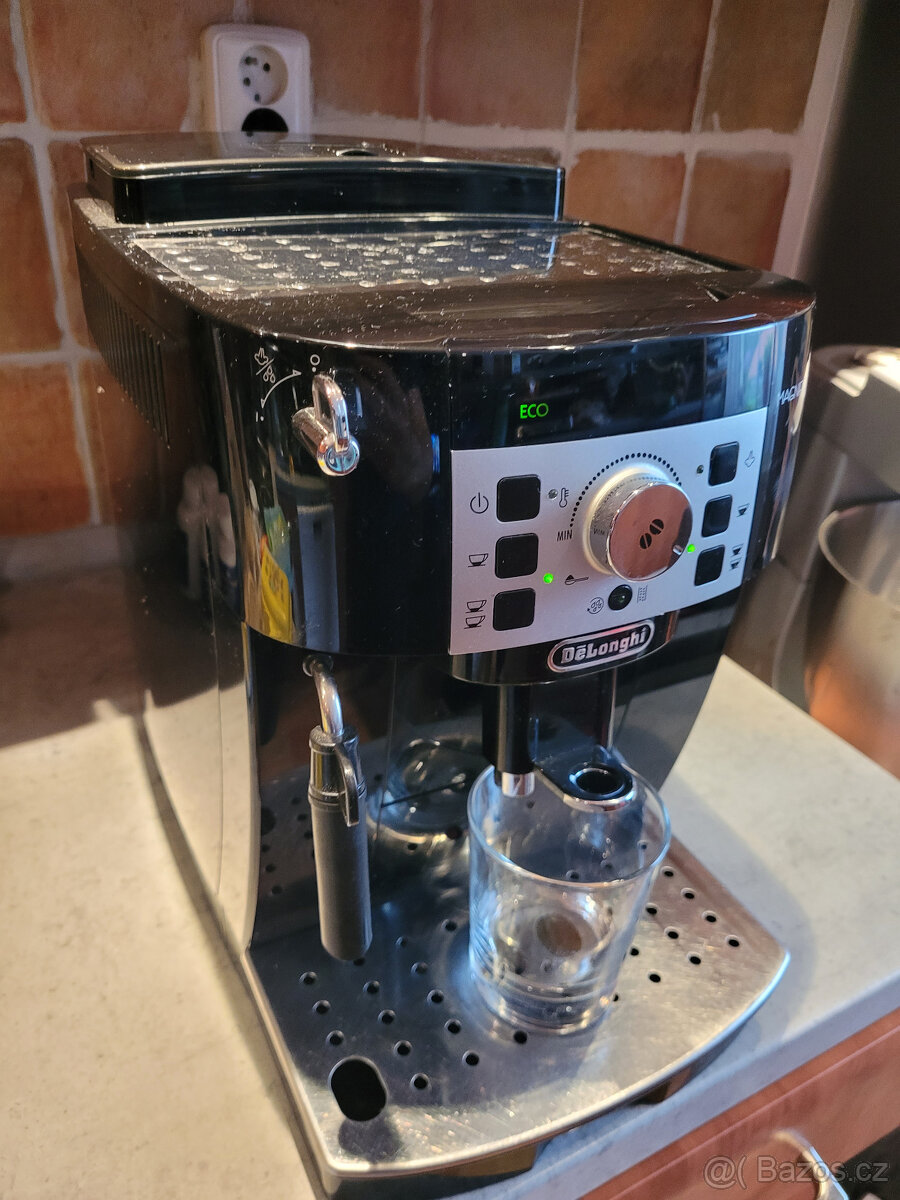 Kávovar DeLonghi Magnifica S