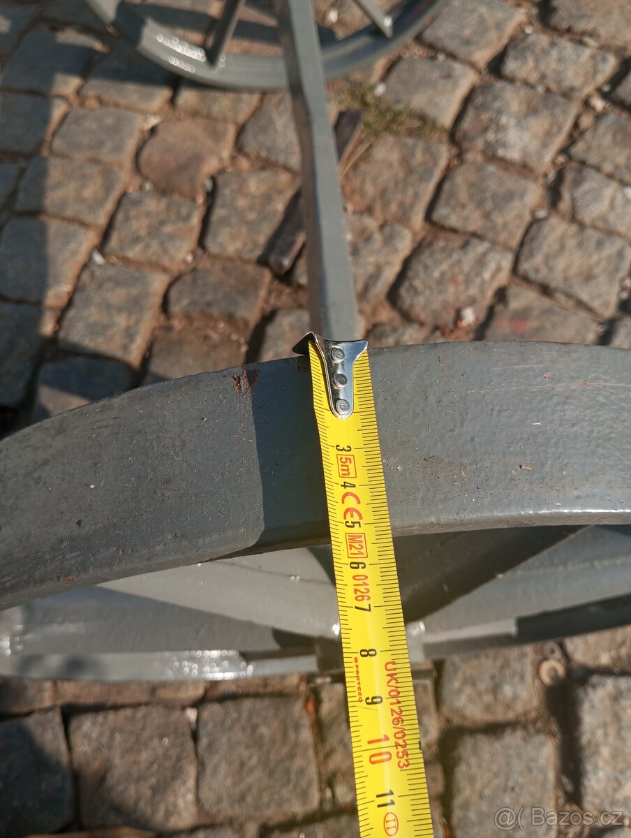 Litinová kola i s osou podvozek stabilní motor dekorace