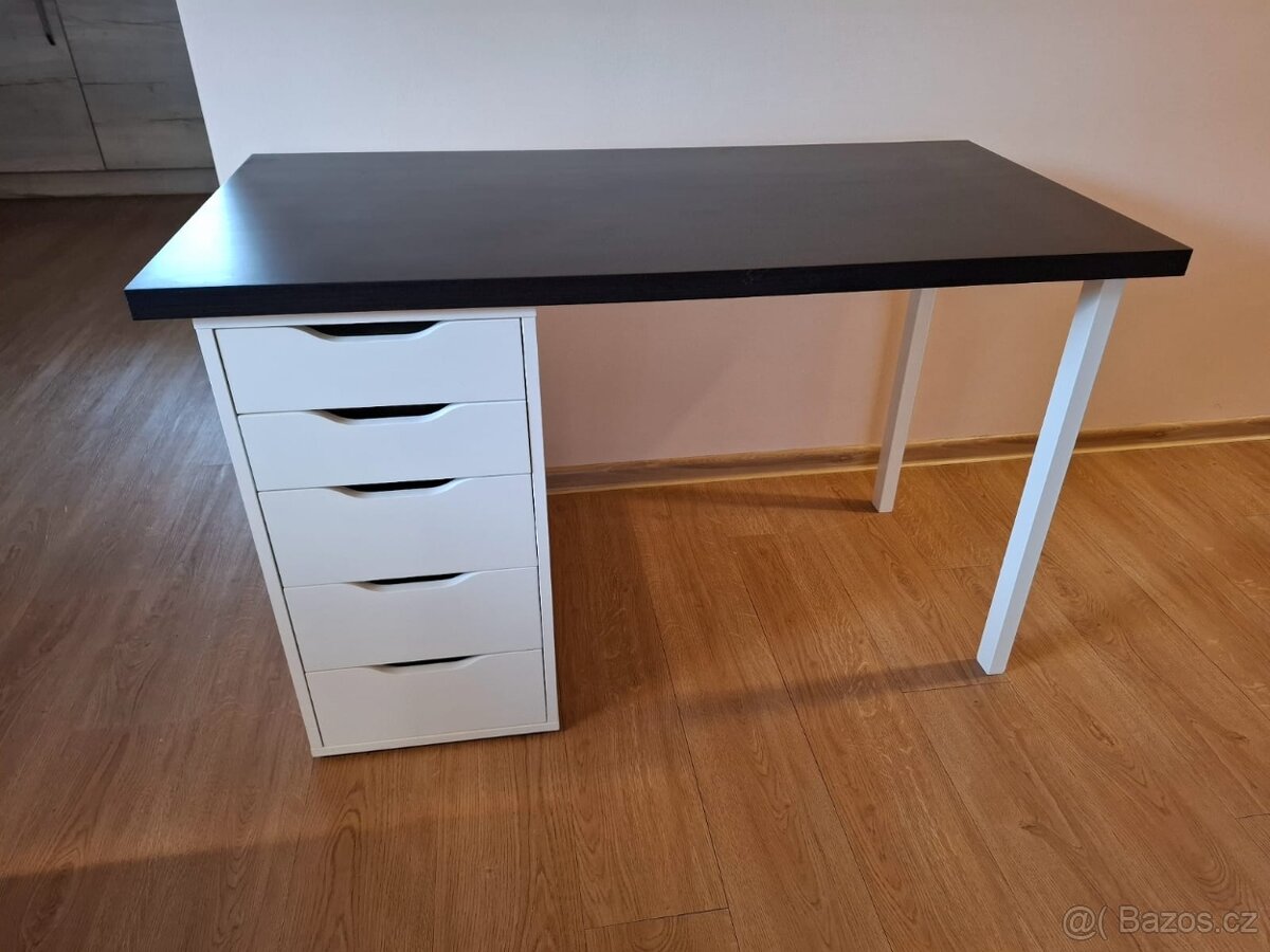 Psací stůl