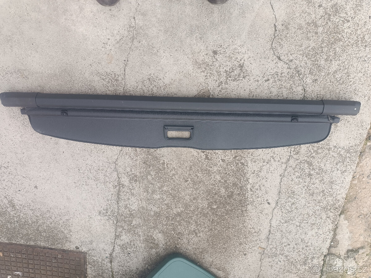 VW Touran r.v. 2006-15 - originální roleta kufru