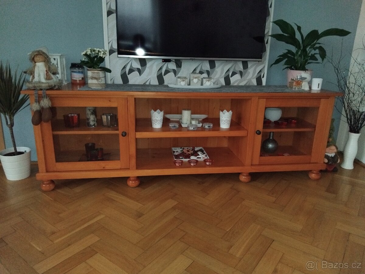 Televizní stolek