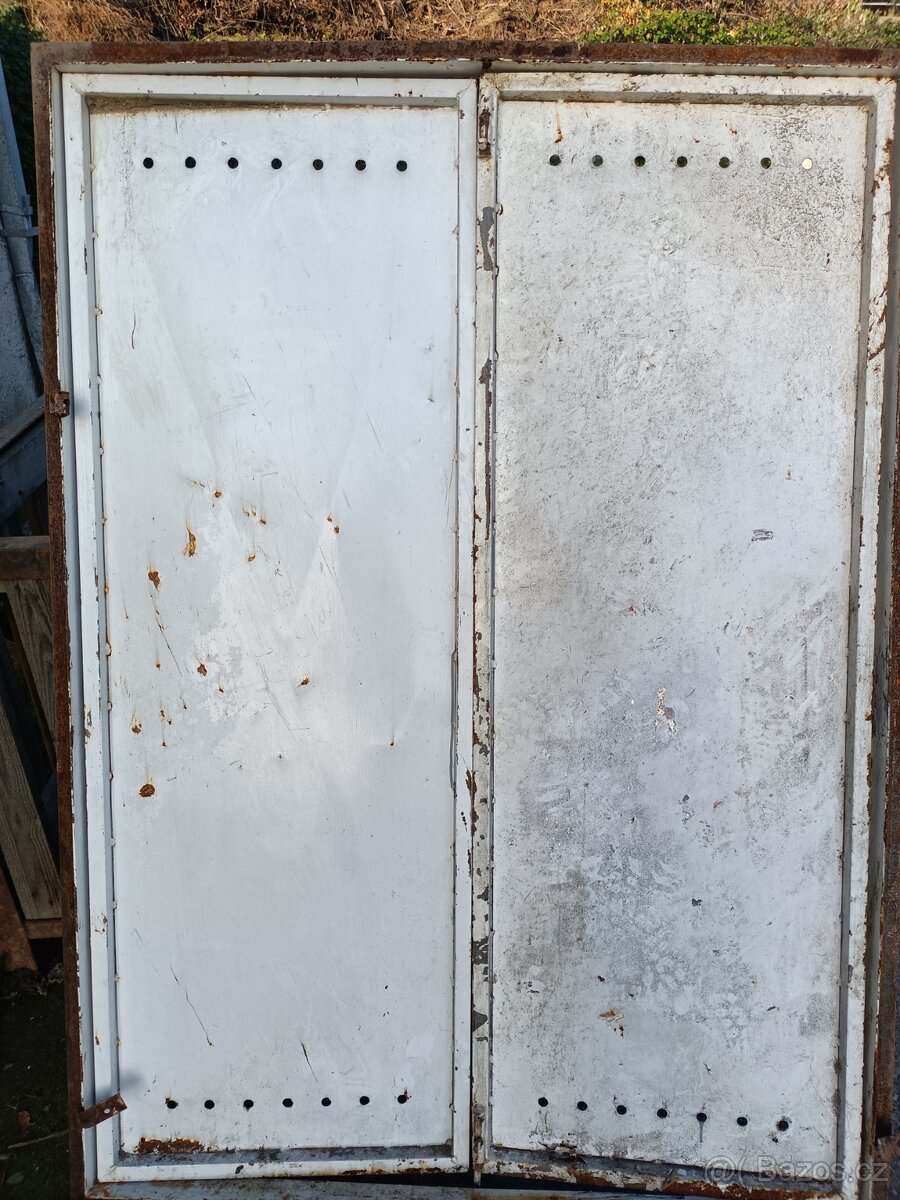 Plechové vrata, kovové vrata