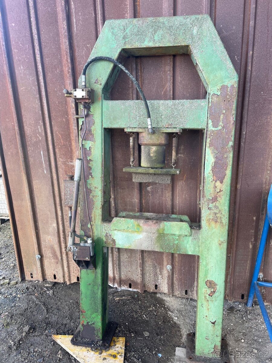 dílenský hydraulický lis