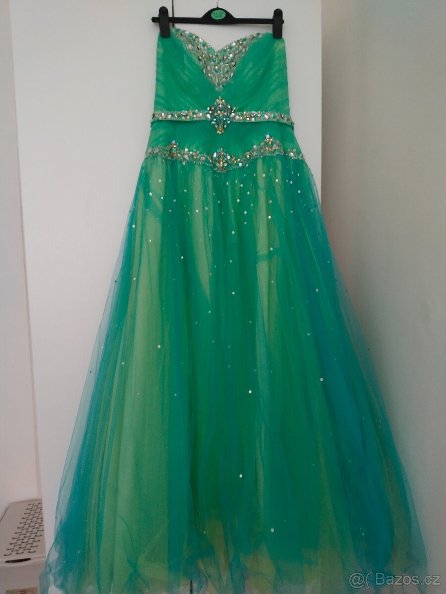 Zelené plesové/maturitní šaty