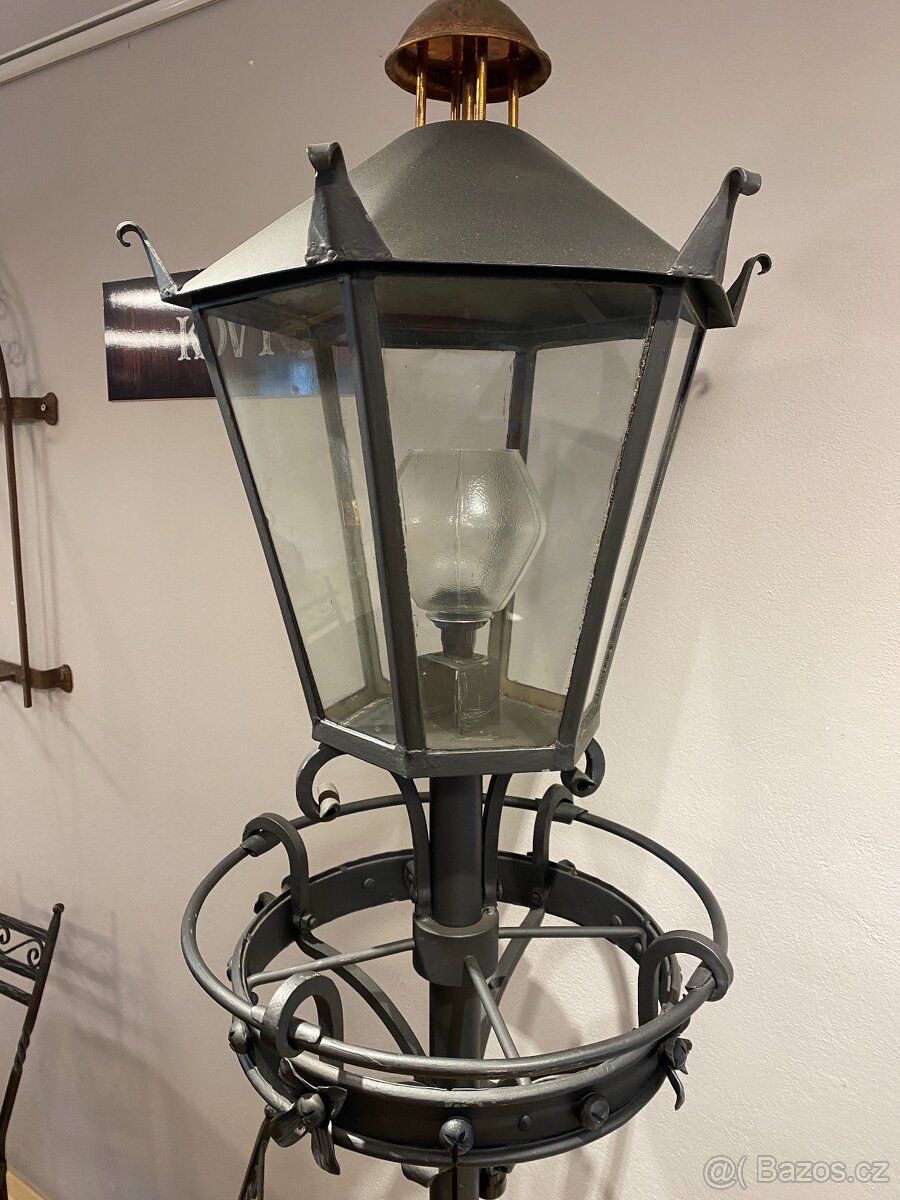 Kovaná zahradní lampa Bauer