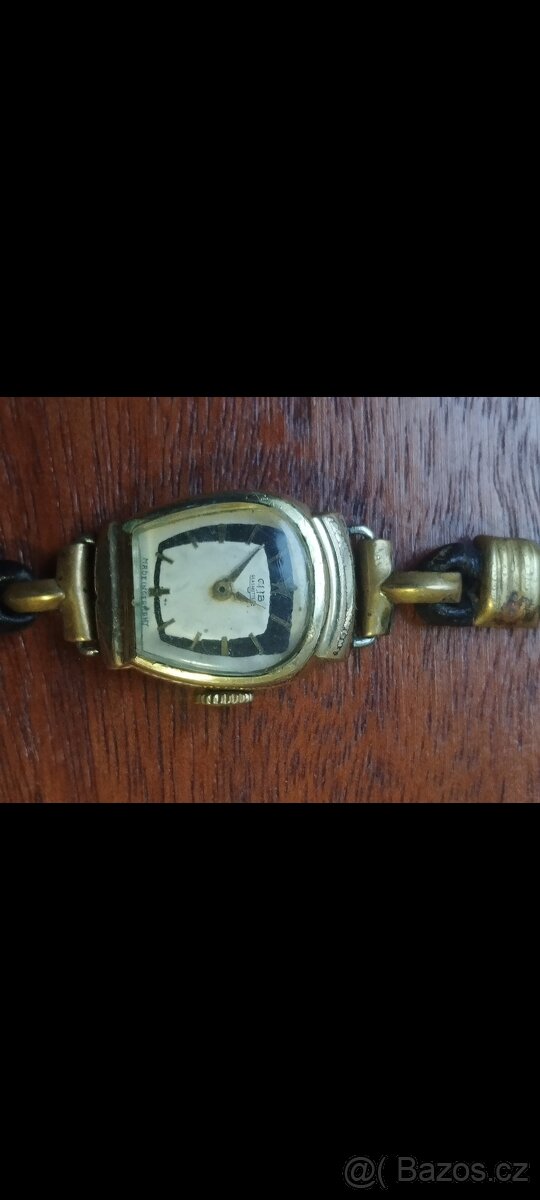 Staré natahovací hodinky