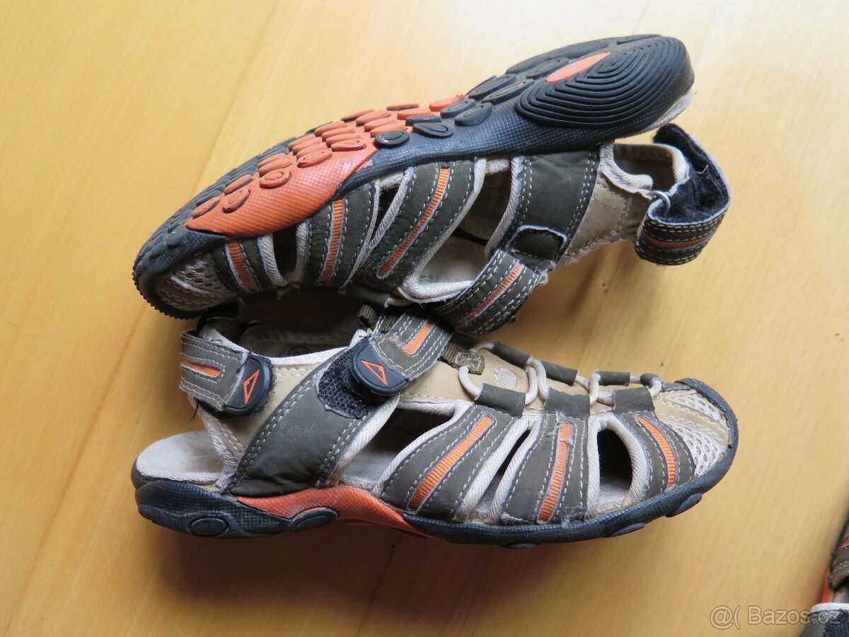 Sandály a další dět. boty vel. 32,33,34,36,40,cena od 79,-Kč