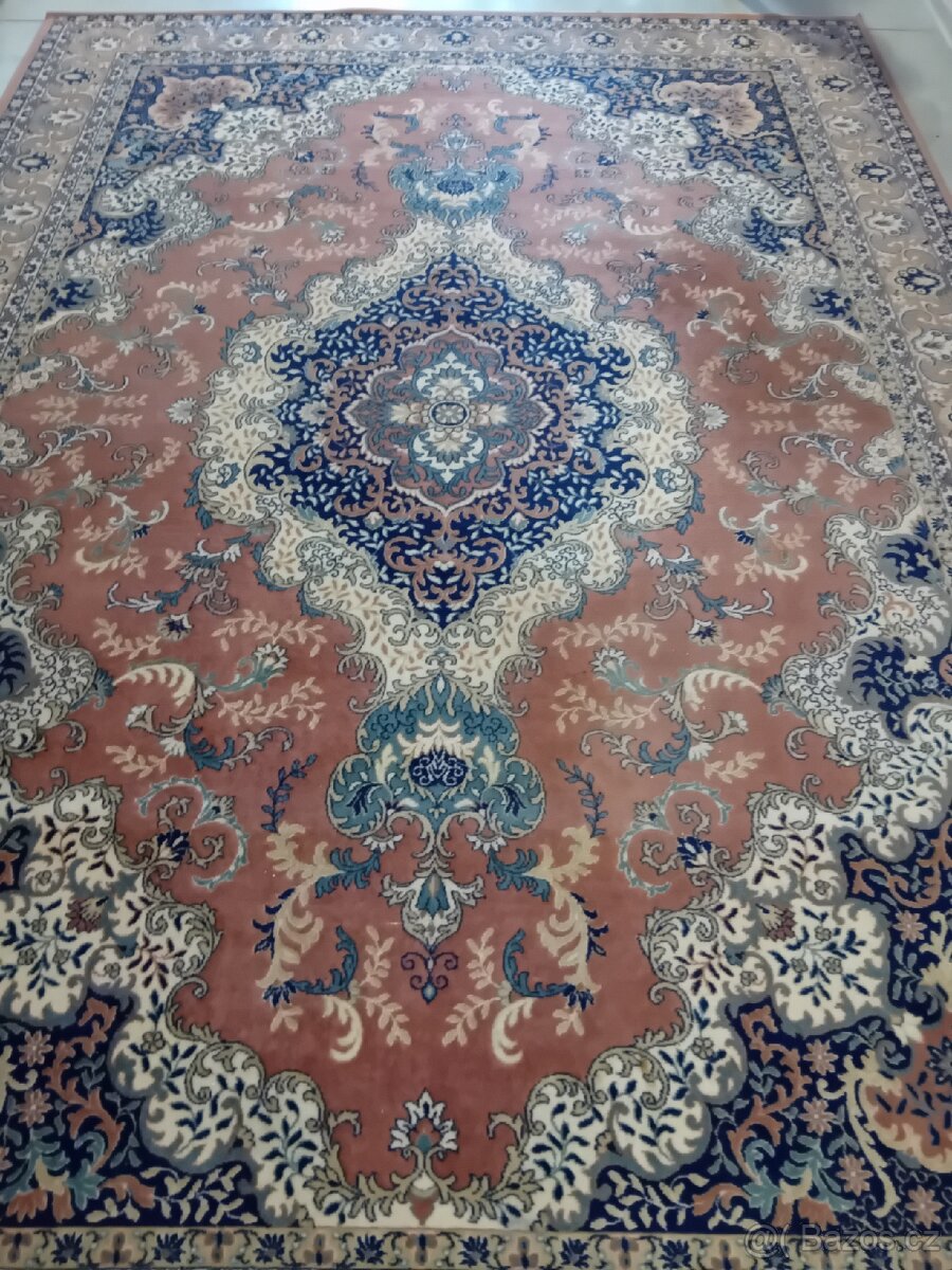 Perský vlněný koberec