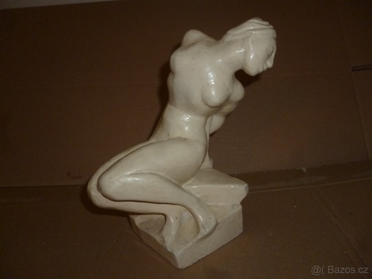 Stará sádrová soška lakovaná