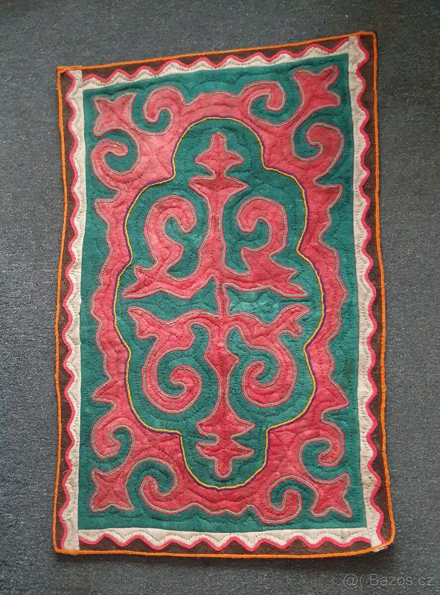 kyrgišský koberec šyrdak