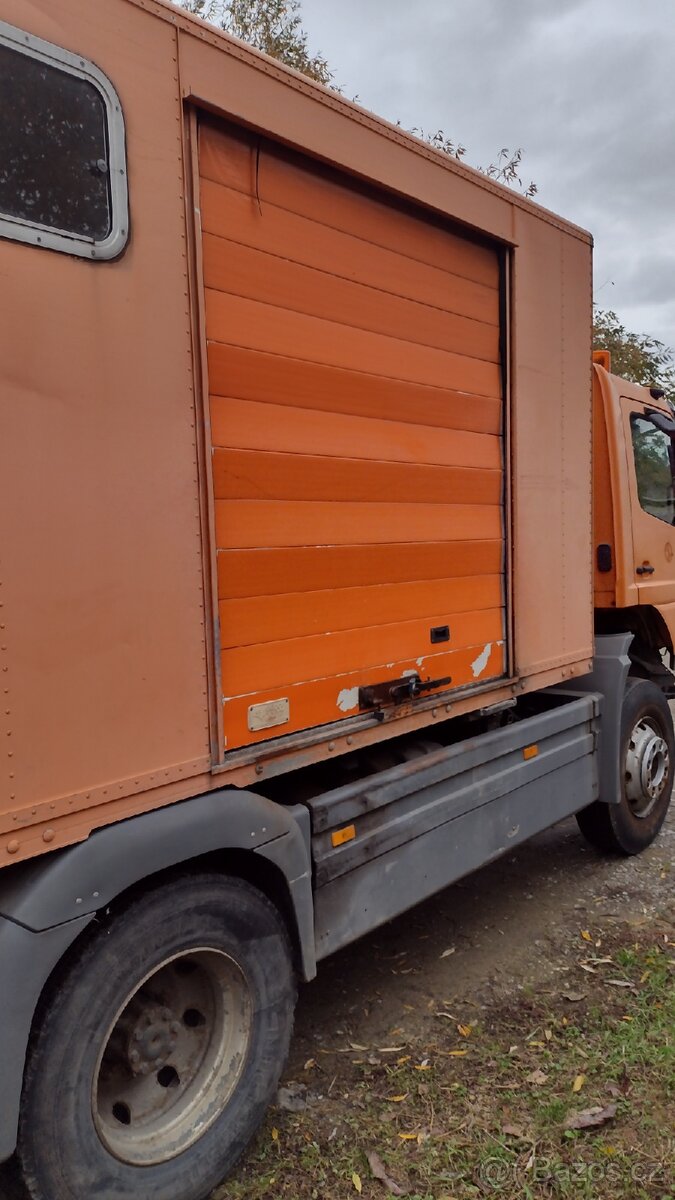 Skříňová nástavba kontejner