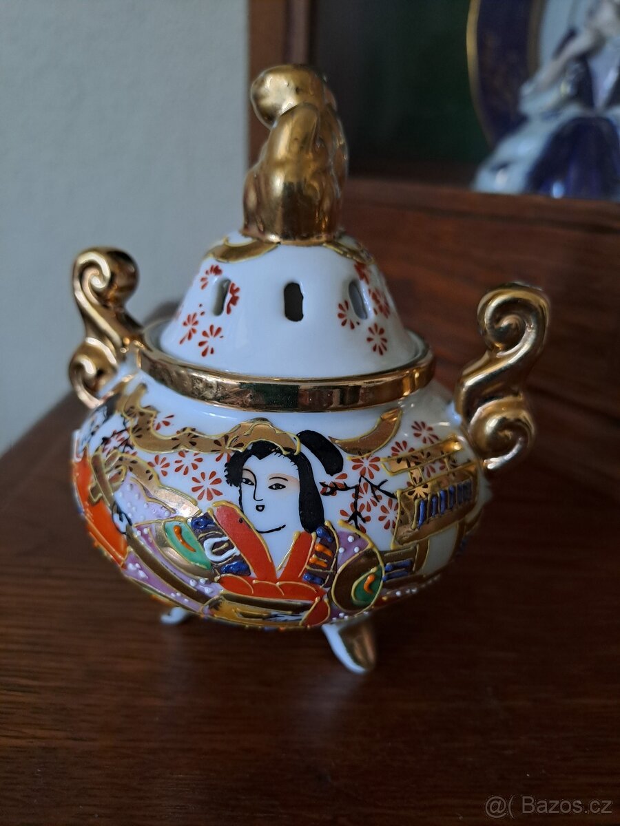 Porcelánová kadidelnice PK