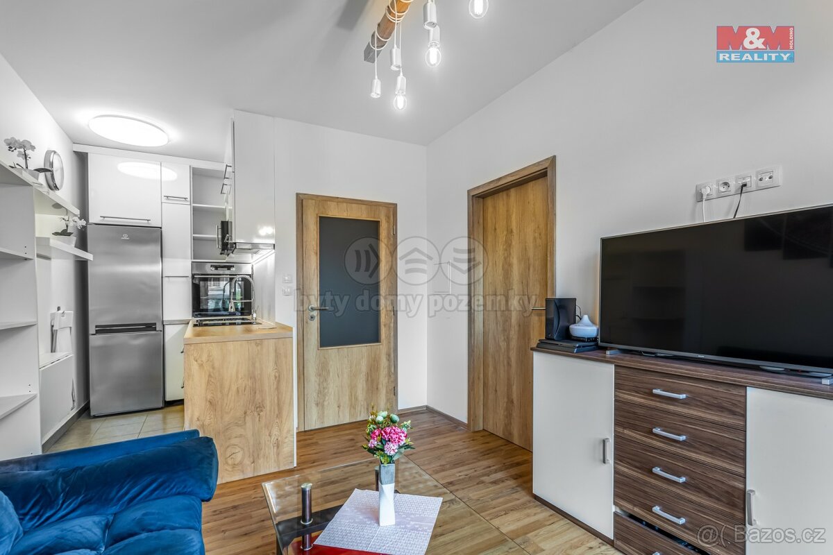 Prodej bytu 2+kk,35 m² s předzahrádkou, Kralupy nad Vlt.,