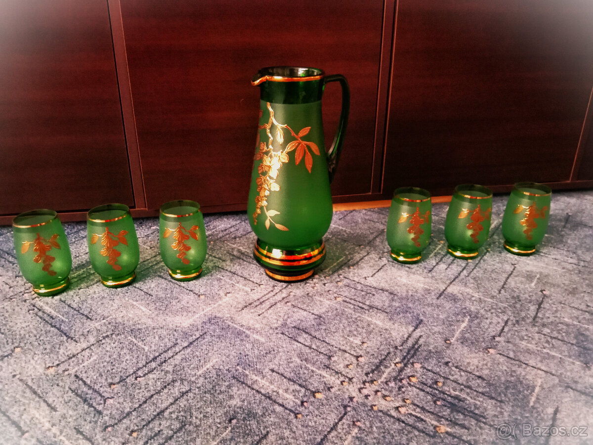 Novoborské sklo zelené (6 sklenic + džbán) - 80.léta