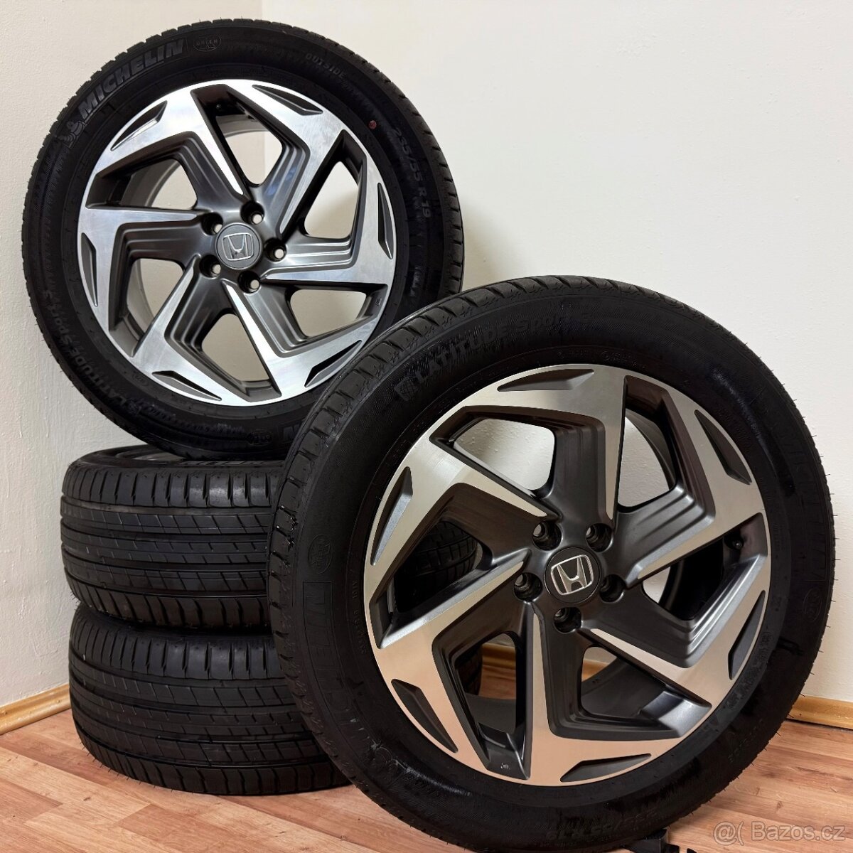 HONDA CR-V 5 5x114,3 R19 ET45+LETNÍ 235/55R19 7,5mm