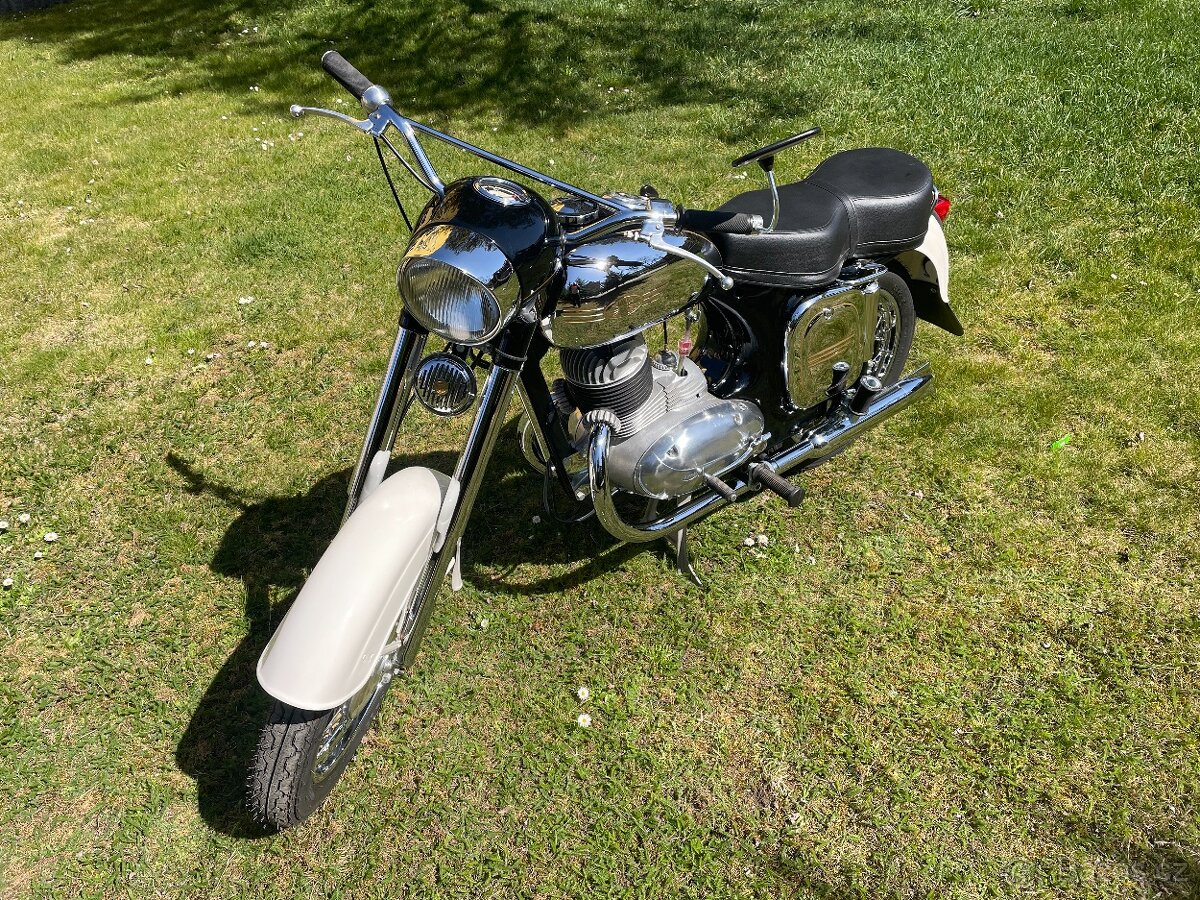 Jawa-ČZ 250 kývačka