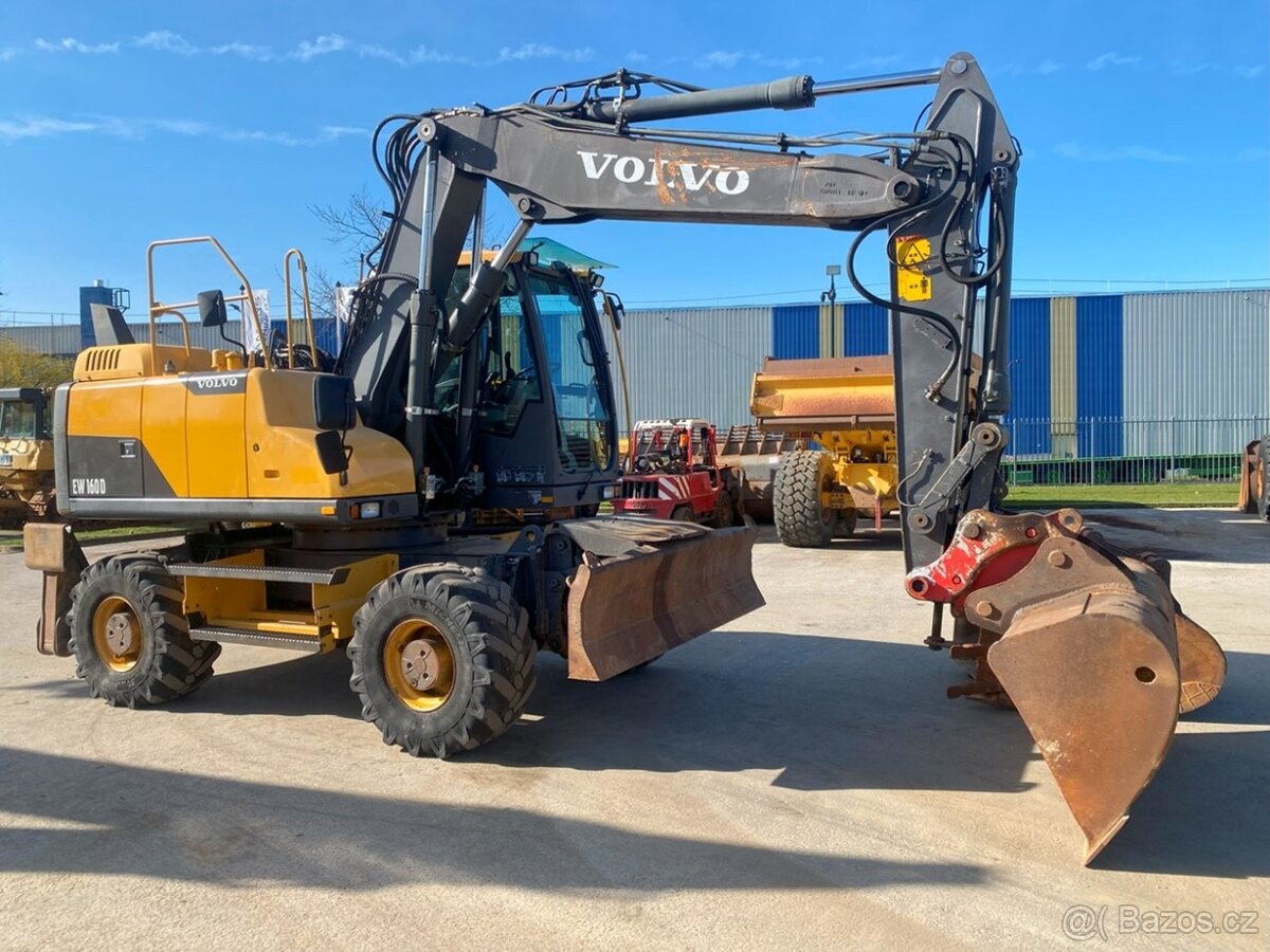 Kolový otočný bagr Volvo 160D