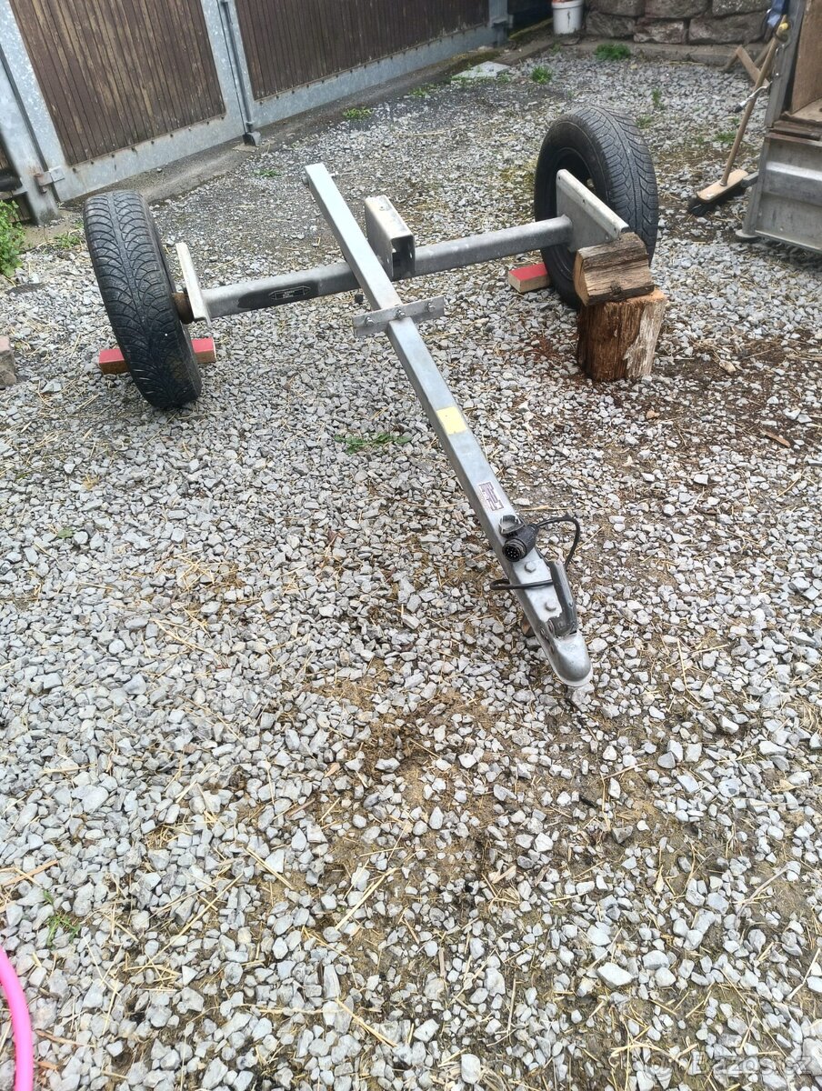Náprava s koly a pneu