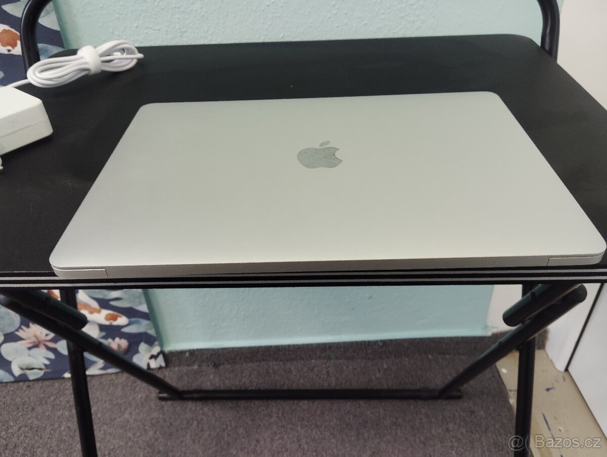 MacBook Pro 2017 | 16GB RAM | 256GB solid-state disk