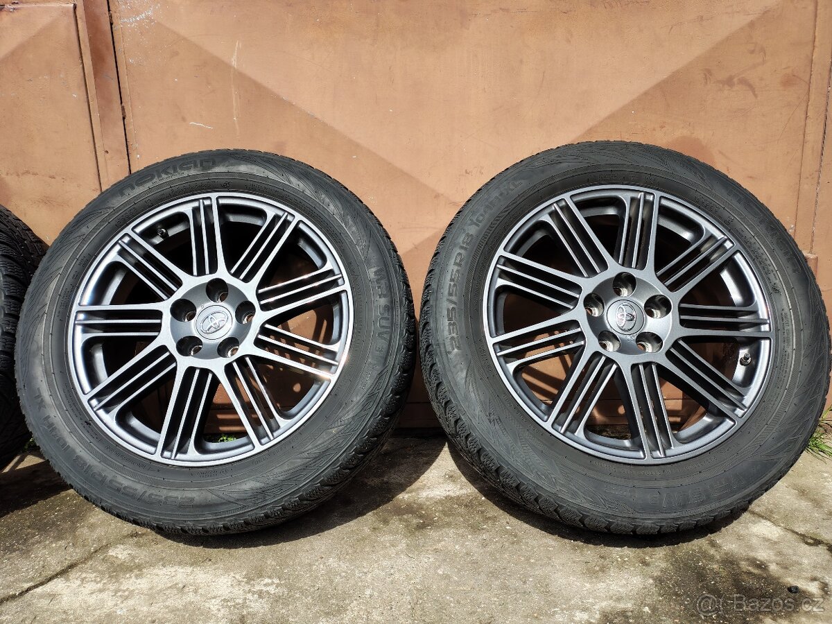 Kola s pneu 235/55 R18 z Toyoty RAV4 2018