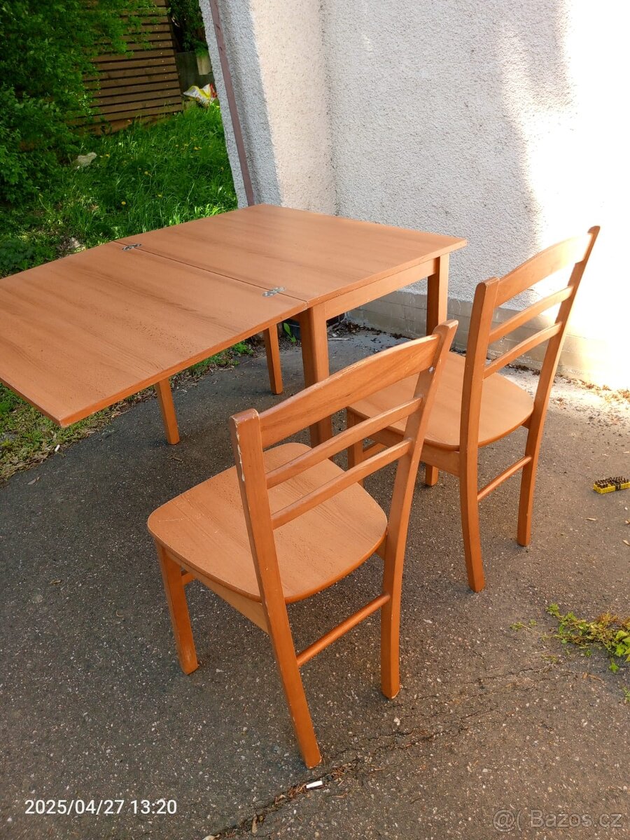 Rozkládací jídelní stůl + 2 židle