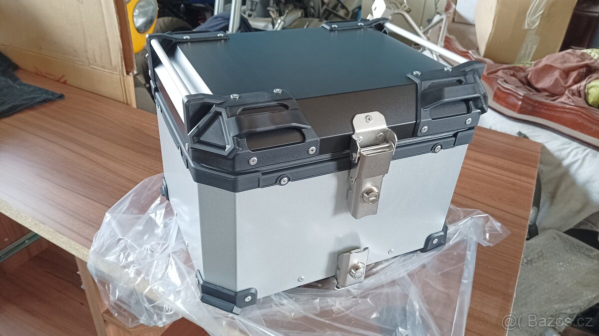 Parádní ALU topcase - NOVÝ - včetně montážní sady .. 45 l